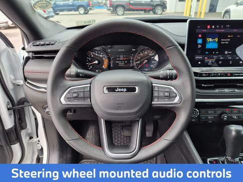 Used 2025 Jeep Compass Trailhawk AWD/4WD image 15