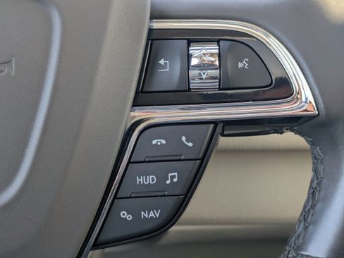 Used 2021 Lincoln Navigator Reserve image 32