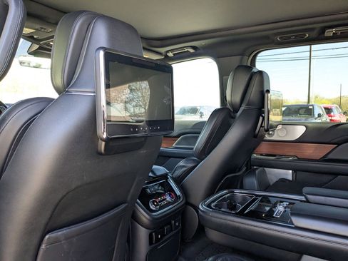 Used 2019 Lincoln Navigator L Reserve image 21
