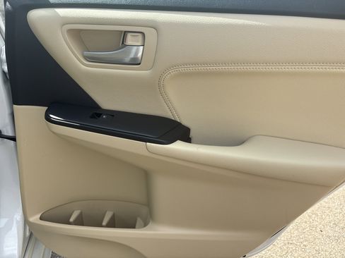 Used 2017 Toyota Camry XLE w/ Moonroof Package image 16
