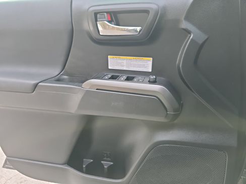 Certified 2020 Toyota Tacoma TRD Off-Road image 29