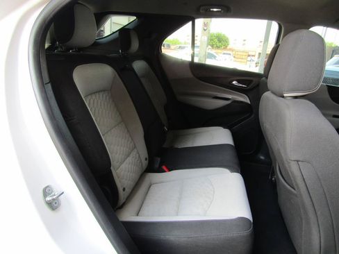 Used 2019 Chevrolet Equinox LS FWD image 12