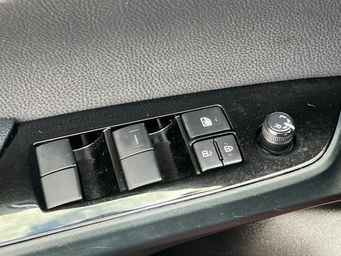 Certified 2022 Toyota Prius Prime Limited FWD image 13