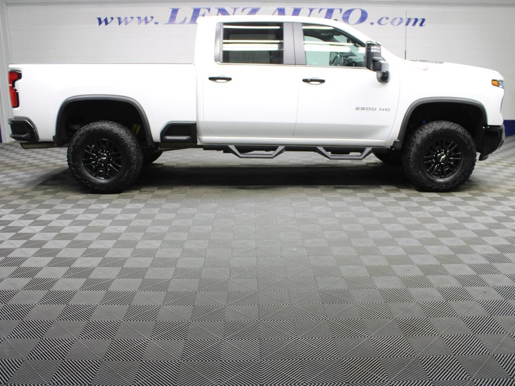 Used 2025 Chevrolet Silverado 2500 ZR2 w/ Technology Package AWD/4WD image 2