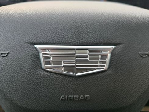 New 2026 Cadillac Optiq Luxury 2 image 38