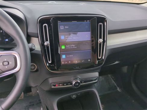 Used 2023 Volvo XC40 B5 Ultimate w/ Protection Package Premier image 20