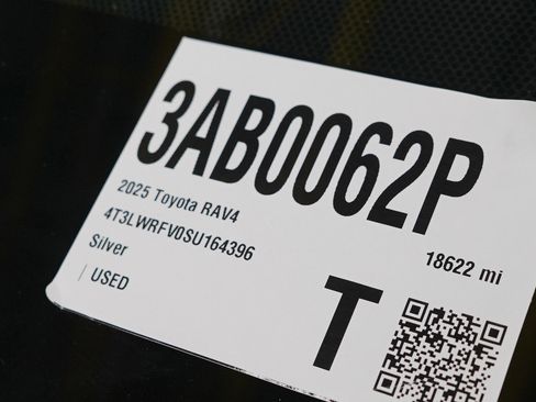 Used 2025 Toyota RAV4 LE AWD/4WD image 32