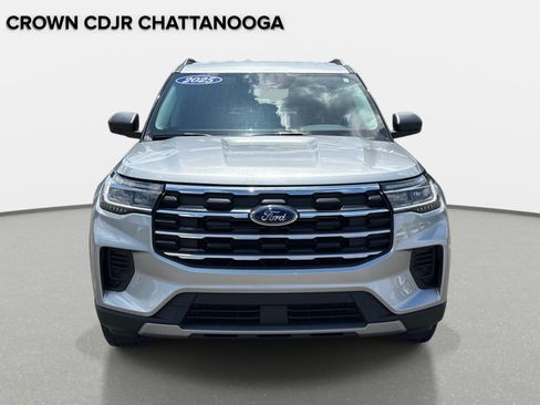 Used 2025 Ford Explorer Active AWD/4WD image 10