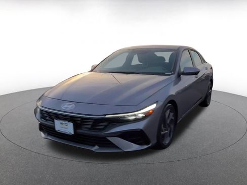 Used 2025 Hyundai Elantra SEL image 7