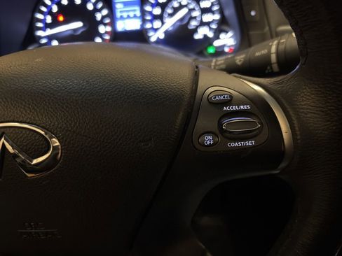 Used 2019 INFINITI Q70 Luxe image 17