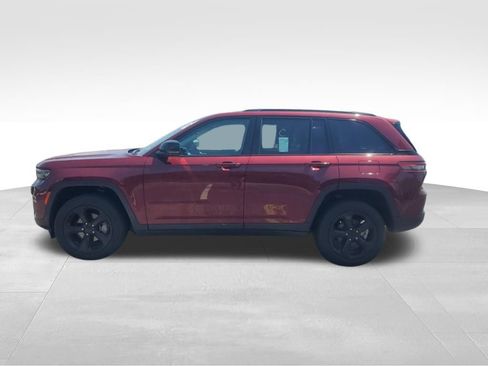 Used 2023 Jeep Grand Cherokee Limited w/ Black Appearance Package AWD/4WD image 2