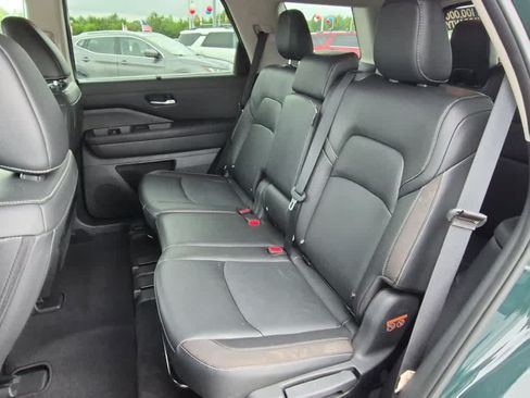 Used 2023 Nissan Pathfinder SL AWD/4WD image 8