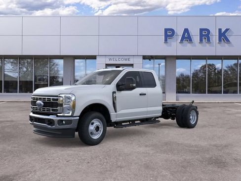 New 2026 Ford F350 XL w/ XL Chrome Package AWD/4WD image 2