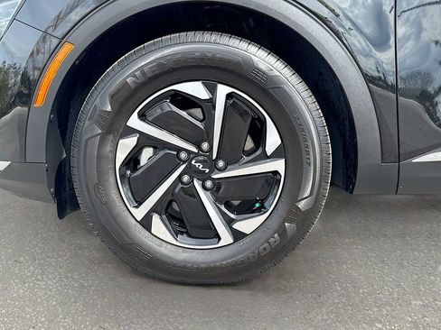 Used 2025 Kia Sportage LX FWD image 28