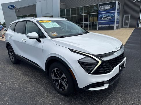 Used 2024 Kia Sportage EX image 3