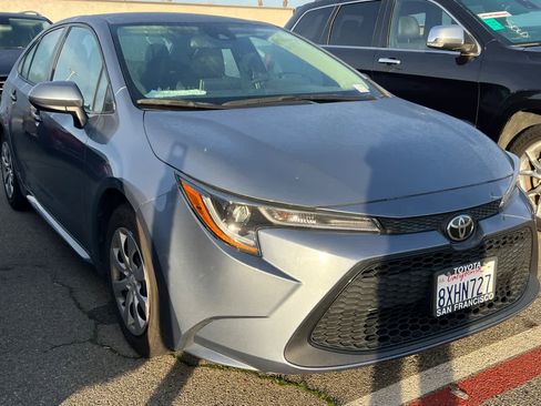 Used 2021 Toyota Corolla LE image 3