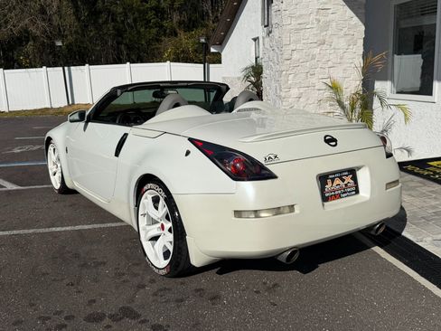 Used 2005 Nissan 350Z Touring image 11