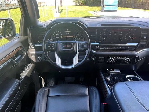Used 2024 GMC Sierra 1500 Elevation w/ Elevation Premium Package AWD/4WD image 7