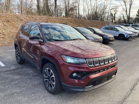 Used 2022 Jeep Compass Limited image 1