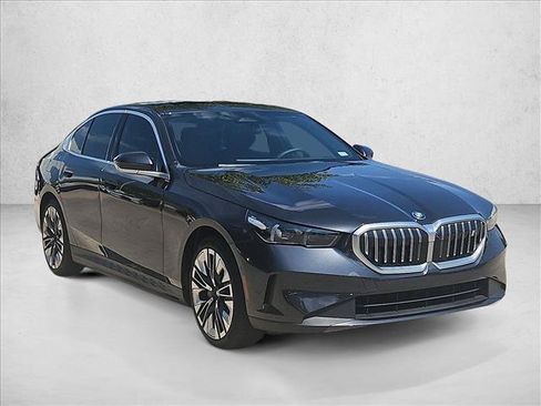 Used 2026 BMW i5 eDrive40 w/ Premium Package AWD/4WD image 3