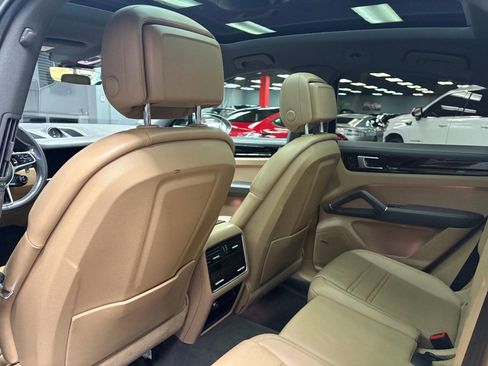 Used 2021 Porsche Cayenne E-Hybrid Coupe image 45