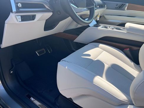 New 2026 Cadillac Vistiq Luxury image 40