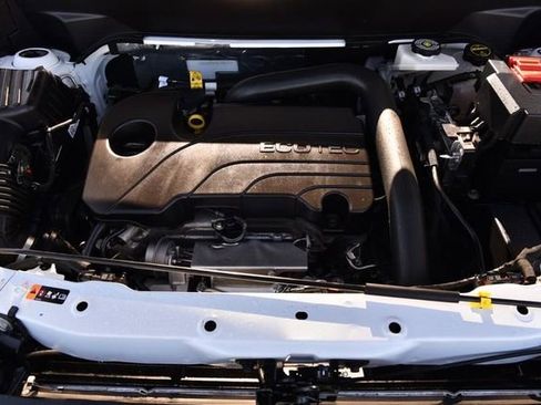 Used 2025 Chevrolet Equinox LT image 24