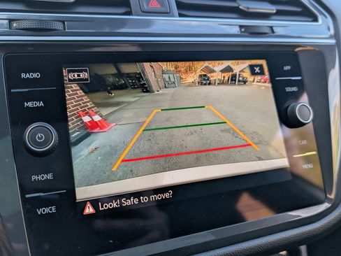 Used 2023 Volkswagen Tiguan SE R-Line image 27