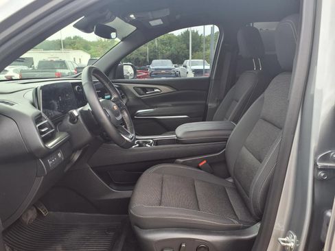 Used 2025 Chevrolet Traverse LT w/ LPO, Floor Liner Package FWD image 17