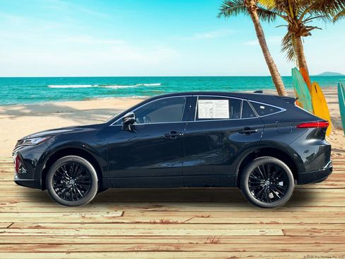 Used 2023 Toyota Venza Nightshade image 2