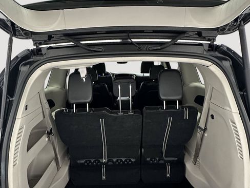 Used 2024 Chrysler Pacifica Touring-L FWD image 20