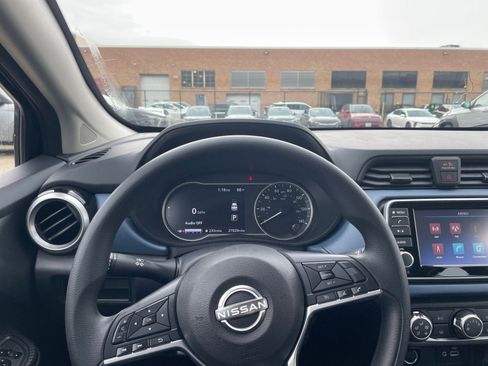 Used 2025 Nissan Versa SV image 32