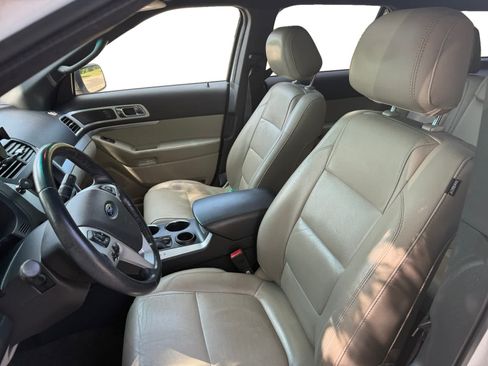 Used 2013 Ford Explorer XLT FWD image 11