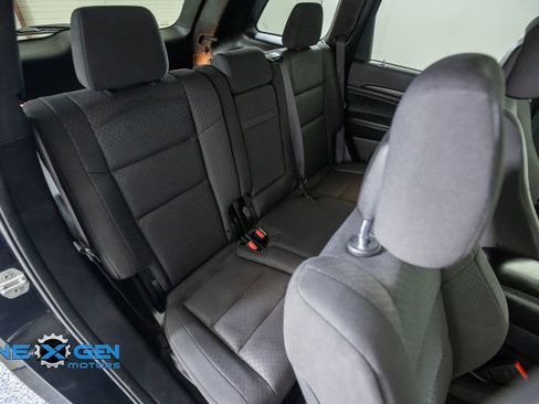 Used 2019 Jeep Grand Cherokee Laredo AWD/4WD image 37