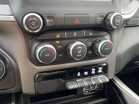 Used 2022 RAM 1500 Big Horn AWD/4WD image 12