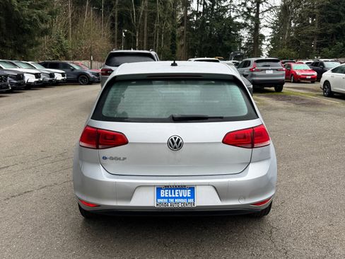Used 2016 Volkswagen e-Golf SE w/ DC Fast Charging Package image 6