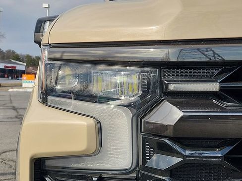 Certified 2022 Chevrolet Silverado 1500 ZR2 w/ Technology Package AWD/4WD image 9