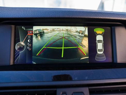 Used 2013 BMW 550i xDrive Sedan image 25