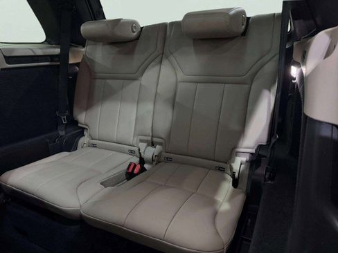 Used 2017 Land Rover Discovery HSE image 37