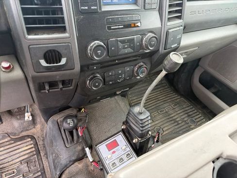 Used 2017 Ford F550 4x4 Crew Cab Super Duty image 23