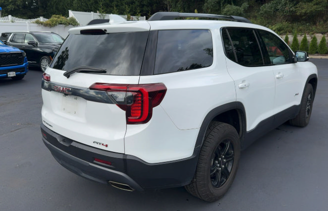 Used 2023 GMC Acadia AT4 w/ Preferred Package AWD/4WD image 3