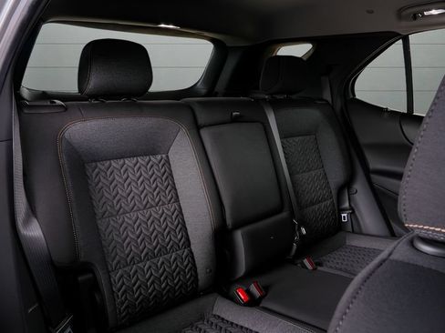 Used 2023 Chevrolet Equinox LT FWD image 37