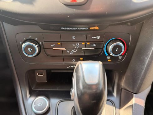 Used 2015 Ford Focus SE FWD image 32