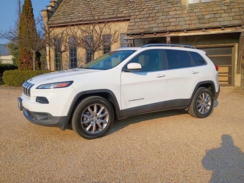 Used 2018 Jeep Cherokee Limited AWD/4WD image 6