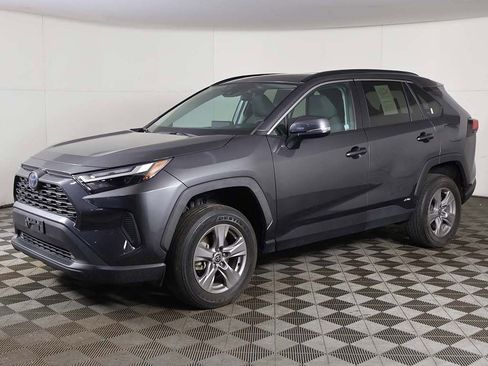 Used 2022 Toyota RAV4 XLE w/ Convenience Package AWD/4WD image 7