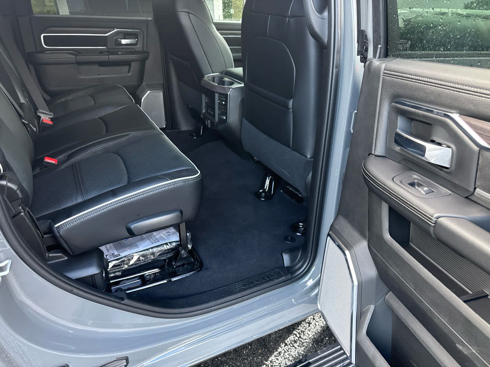 New 2026 RAM 2500 Laramie AWD/4WD image 16