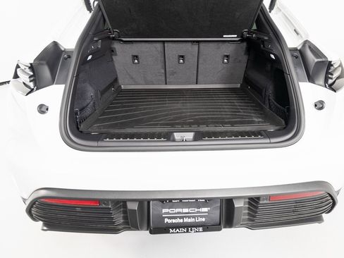 New 2025 Porsche Macan 4 Electric image 20