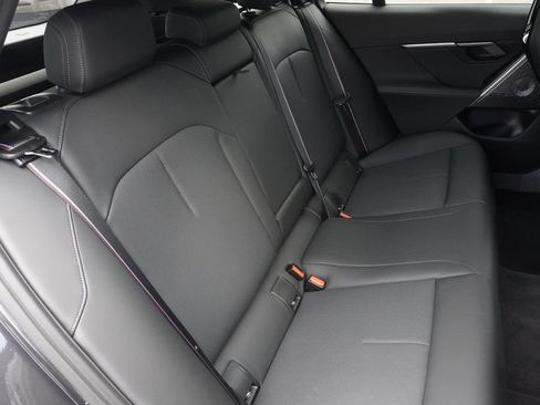 Used 2026 BMW M5 Touring AWD/4WD image 27