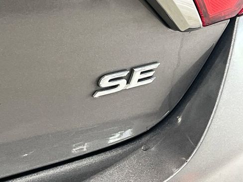Used 2017 Toyota Camry SE image 39