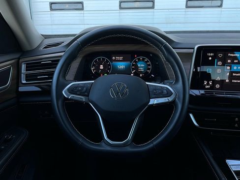 Used 2025 Volkswagen Atlas SE image 35